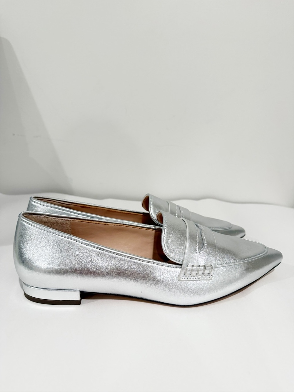 TALBOTS Scarlet Pointed Toe Metallic Leather Loafers NEW Silver Preppy Size 9